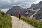 34 Sulla sterrata per Monte Castellazzo